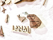 Load image into Gallery viewer, 3D Wood Hawaiian Islands Map 壁掛け木製ハワイ諸島地図【翌日出荷】